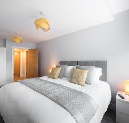 S/King Bed One Bedroom Flat Brentwood Exterior photo