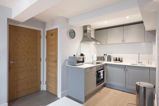 S/King Bed One Bedroom Flat Brentwood Exterior photo