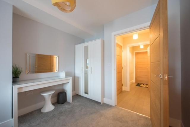 S/King Bed One Bedroom Flat Brentwood Exterior photo